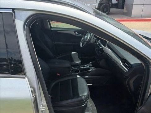 Used 2020 Ford Escape SEL FWD image 4
