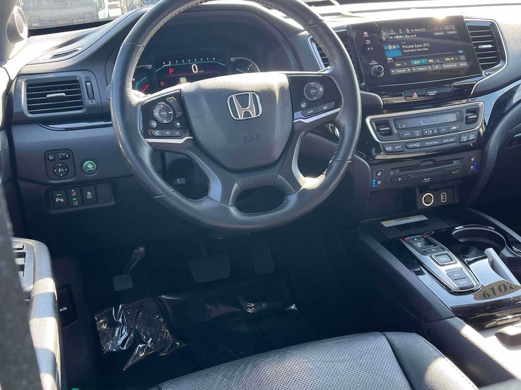 Used 2019 Honda Pilot Elite image 2