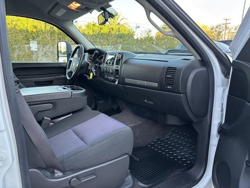 Used 2013 Chevrolet Silverado 2500 LT w/ Convenience Package image 16