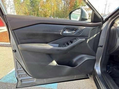 Used 2023 Nissan Rogue SL image 9