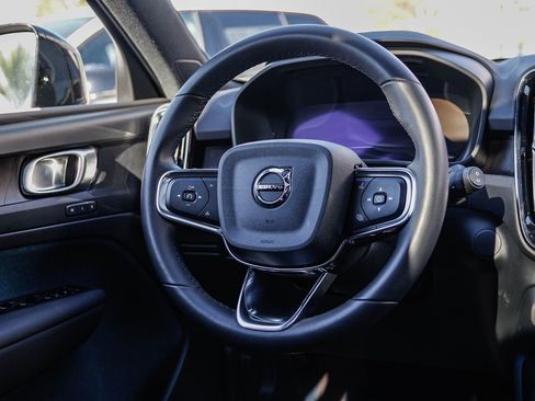 Used 2023 Volvo XC40 Recharge Plus image 17