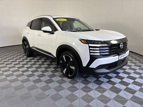Used 2025 Nissan Kicks SR w/ SR Premium Package AWD/4WD image 4