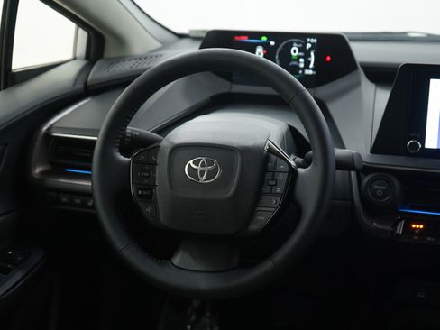 Used 2025 Toyota Prius XLE image 16