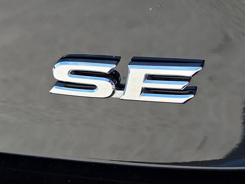 Used 2025 Toyota Camry SE FWD image 8
