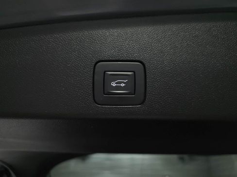 Used 2022 Buick Encore GX Essence FWD image 37