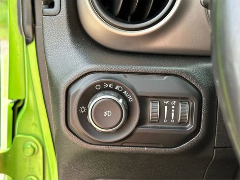 Used 2018 Jeep Wrangler Unlimited Sport S AWD/4WD image 19