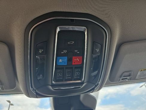 Used 2023 Jeep Grand Cherokee L Limited AWD/4WD image 20