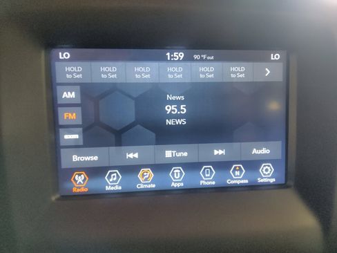 Used 2019 Jeep Compass Latitude FWD image 25