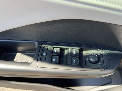 New 2025 Volkswagen Taos SE image 18