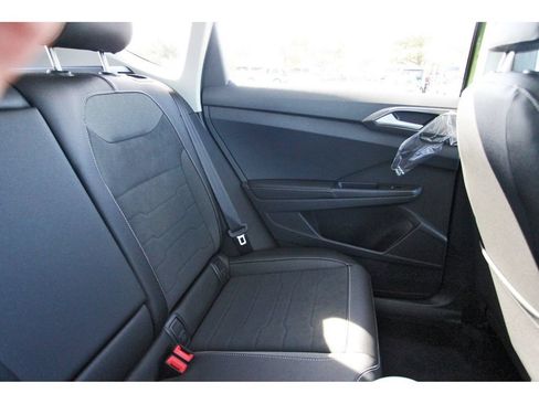 Certified 2025 Volkswagen Taos SE FWD image 13