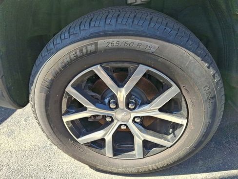 Used 2025 Jeep Grand Cherokee Limited AWD/4WD image 5