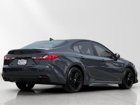 Used 2025 Toyota Camry SE w/ Convenience Package image 4