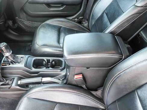 Used 2022 Jeep Wrangler Unlimited Sahara w/ Cold Weather Group AWD/4WD image 22