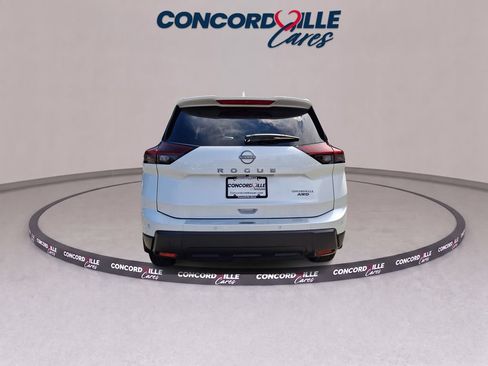 Certified 2025 Nissan Rogue SV AWD/4WD image 6