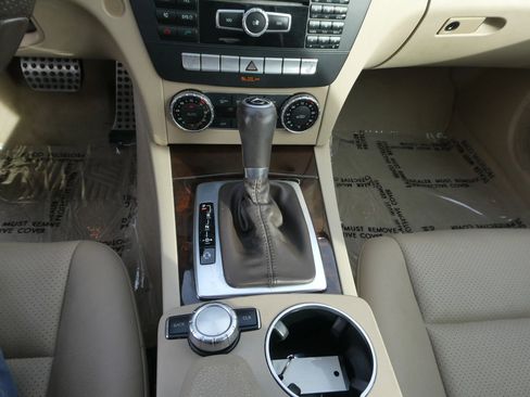 Used 2014 Mercedes-Benz C 250 Sedan image 23