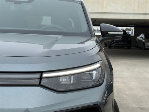 New 2026 Volkswagen Tiguan SE R-Line image 2