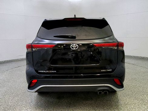 Used 2021 Toyota Highlander XSE AWD/4WD image 6