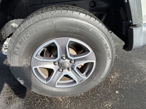 Used 2022 Jeep Wrangler Unlimited Sport AWD/4WD image 12