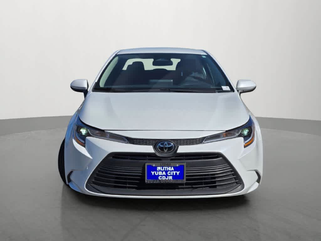 Used 2025 Toyota Corolla LE FWD image 2