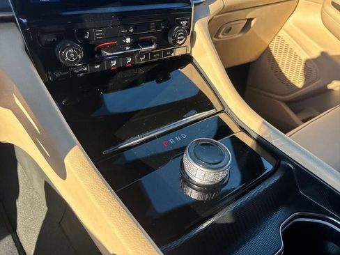 Used 2025 Jeep Grand Cherokee Limited w/ Black Appearance Package image 20