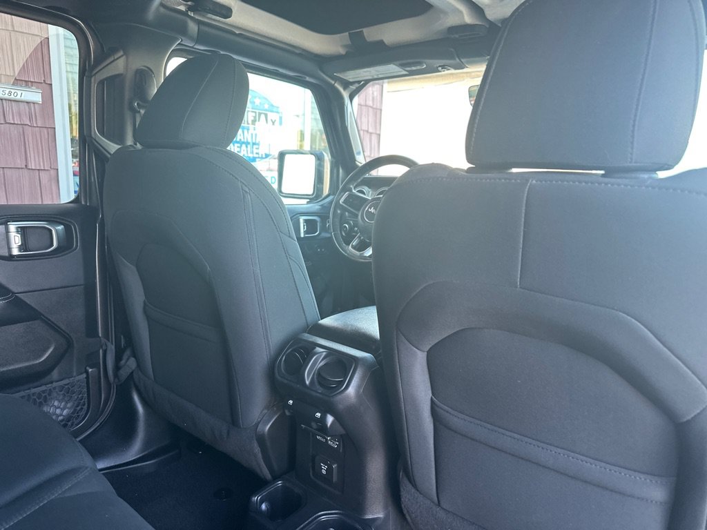 Used 2018 Jeep Wrangler Unlimited Sahara AWD/4WD image 14