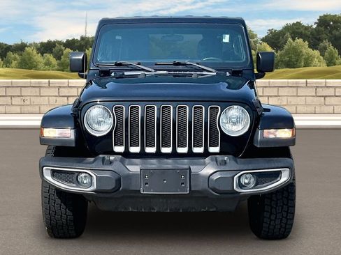 Used 2019 Jeep Wrangler Unlimited Sahara AWD/4WD image 3
