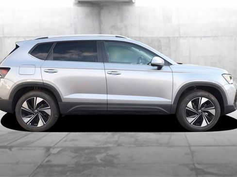 New 2025 Volkswagen Taos SE image 5