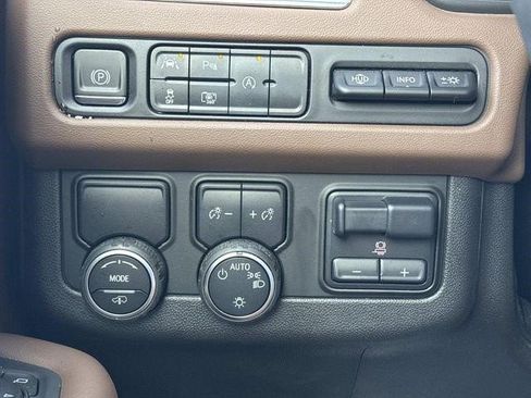 Certified 2024 Chevrolet Suburban High Country image 21