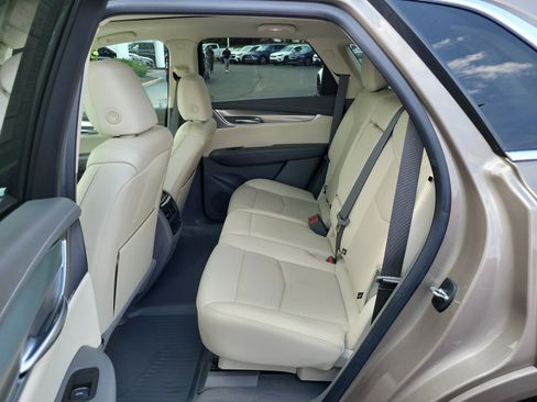 Used 2023 Cadillac XT5 Premium Luxury w/ Technology Package AWD/4WD image 13