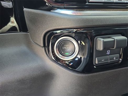 New 2025 GMC Sierra 1500 Elevation image 26