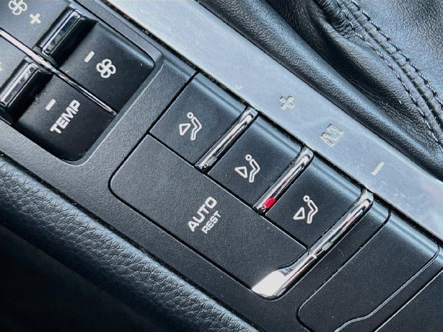 Certified 2020 Porsche Macan AWD/4WD image 23