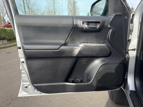 Used 2021 Toyota Tacoma TRD Off-Road image 11