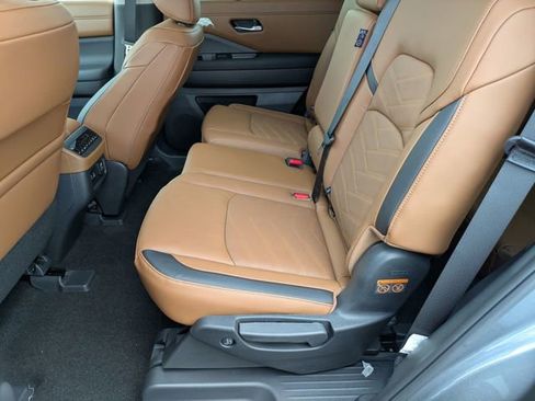 New 2025 Nissan Pathfinder Platinum image 29