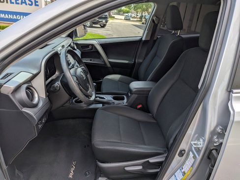 Used 2018 Toyota RAV4 LE image 9