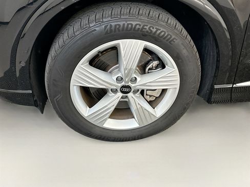 Used 2024 Audi Q4 e-tron Premium Plus w/ Premium Plus image 11