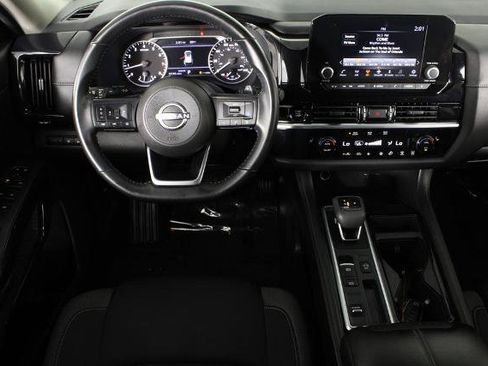Certified 2025 Nissan Pathfinder SV FWD image 7