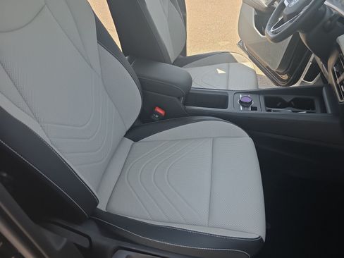 Certified 2025 Volkswagen Tiguan SE w/ Panoramic Sunroof Package FWD image 19