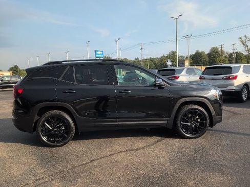 Used 2023 GMC Terrain SLT w/ Elevation Edition AWD/4WD image 9