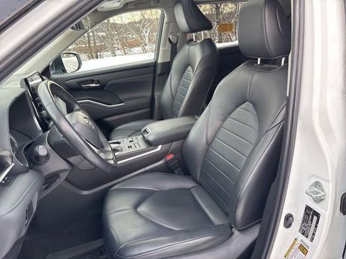 Certified 2023 Toyota Highlander XLE image 48