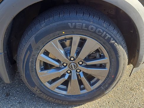 Certified 2022 Nissan Pathfinder SV image 4