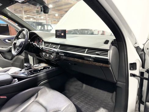 Used 2017 Audi Q7 3.0T Premium image 16