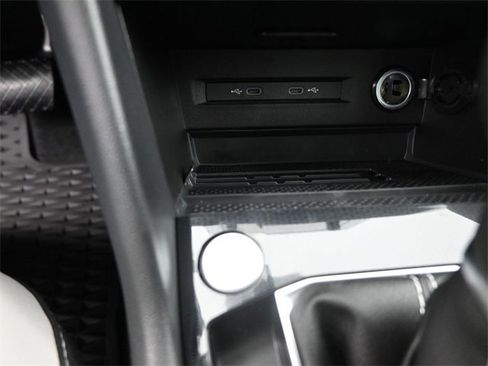 New 2025 Volkswagen Taos SE image 4