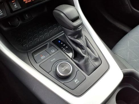 Used 2020 Toyota RAV4 XLE w/ Convenience Package image 15