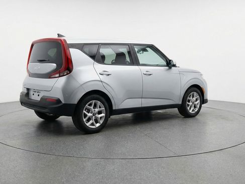 Used 2025 Kia Soul LX w/ LX Technology Package image 9