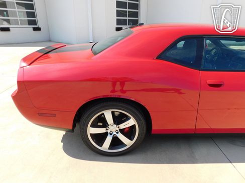 Used 2011 Dodge Challenger SRT8 image 29
