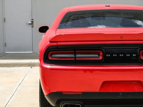 Used 2018 Dodge Challenger SXT RWD image 38