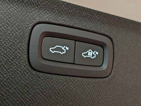 New 2025 Volvo XC90 T8 Core w/ Climate Package image 29