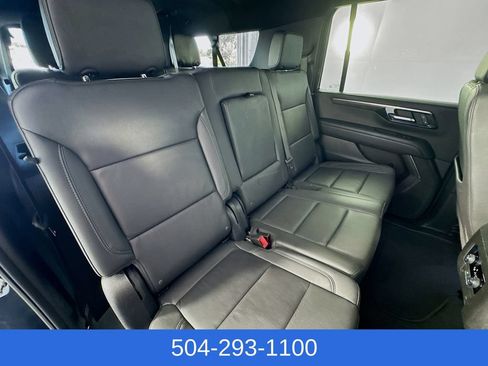 Used 2025 Chevrolet Suburban LT RWD image 30