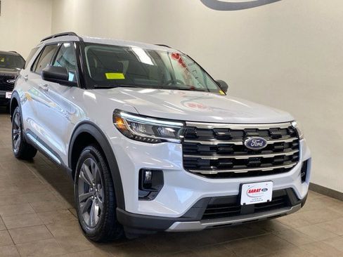 New 2025 Ford Explorer Active w/ Active Comfort Package image 2