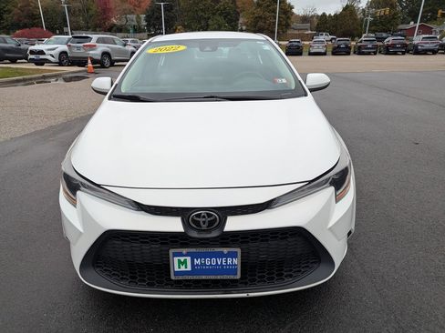 Used 2022 Toyota Corolla LE image 9